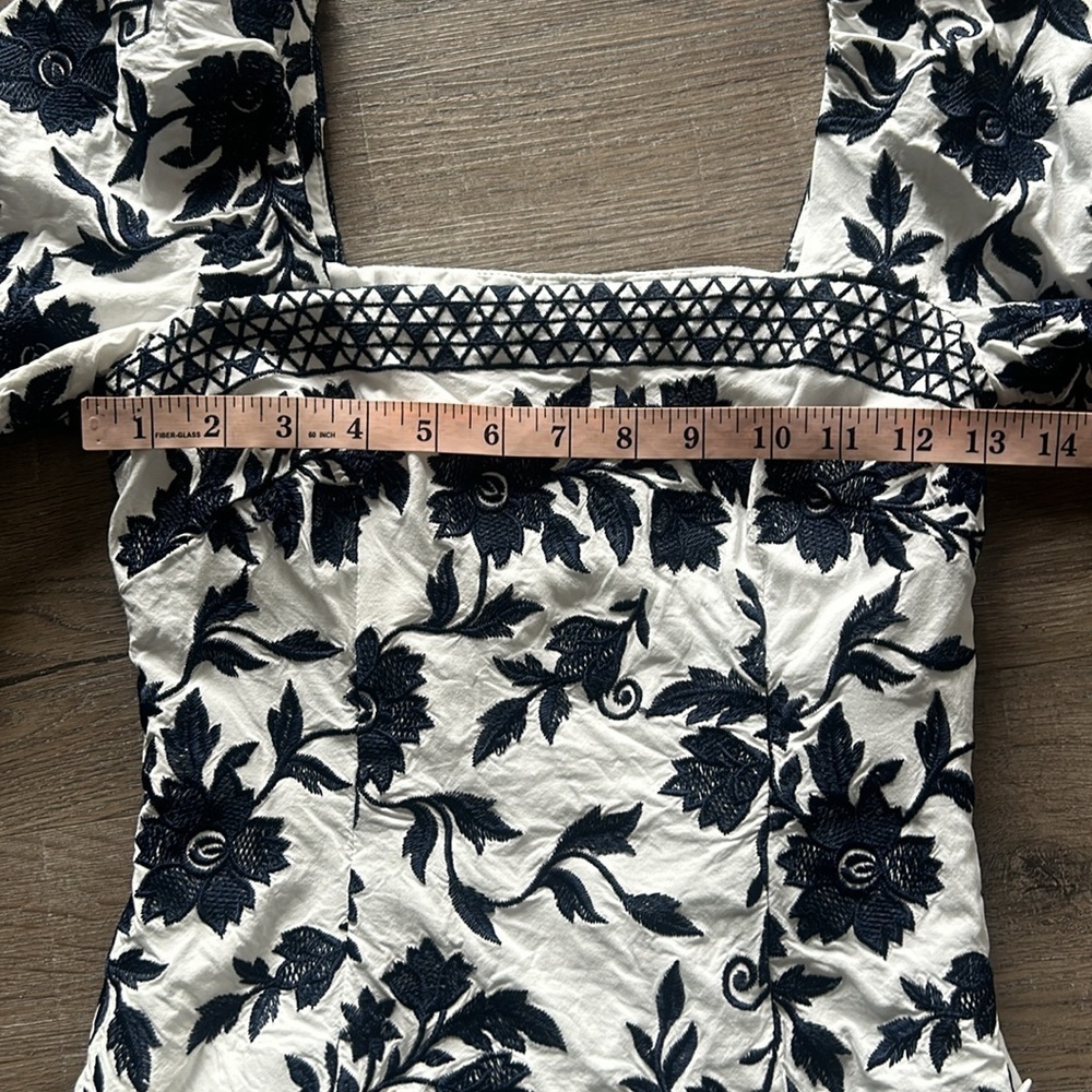 Antonio Melani Embroidered Top Euc - image 7